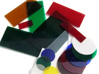 Stor samling af farvede glasplader