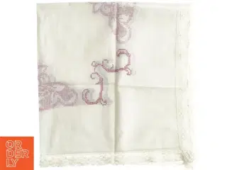 Broderet hvid pyntedug med blonder (str. 80 x 84 cm)