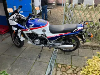 Honda VF750 F