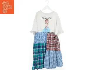 Patchwork kjole med print fra SHEIN  (str. 152)