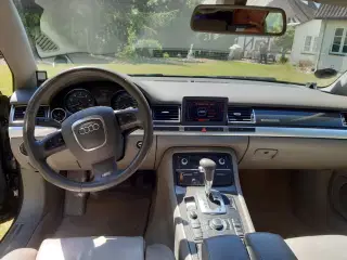 AUDI S8 V10