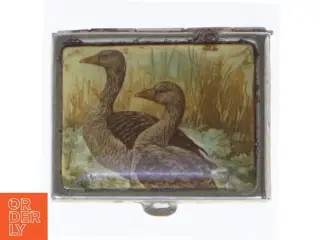 Lille rektangulær metalæske med fuglemotiv (str. 4x3 cm)