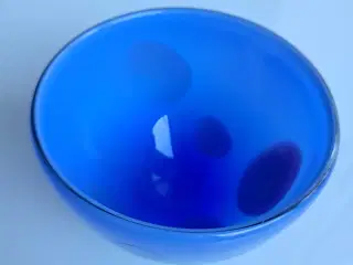 Blå glasskål fra Søholm, kunstglas