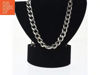 Sølvfarvet halskæde (str. 90 cm)