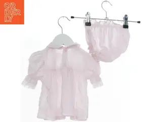 Lyserødt sæt med bluse og bloomers (str. 68)