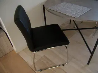 Spisebord med 4 stole