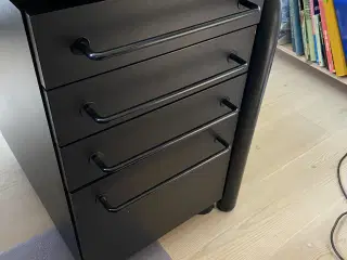 Rumas Skuffekabinet på hjul