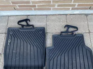 Originale gummimåtter til Audi Q4 befinder sig i O