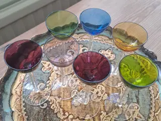 7 stk. små farvede glas.