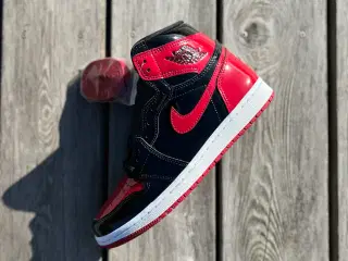 Jordan 1 High “Patent Bred” i str. 40.5