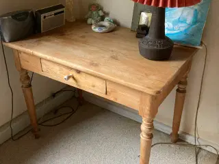 Køkken/skrivebord