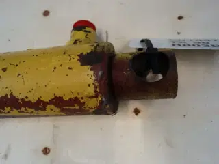 New Holland TX36 Cylinder 80350307 Stel 1570079