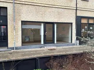 Moderniseret klinik- eller butikslejemål i Vestbyen