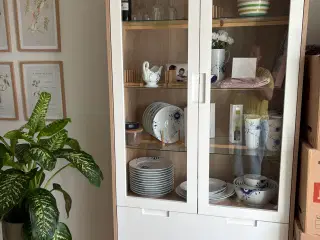 Skænk og vitrineskab