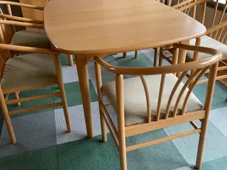 Spisebord og 6 stole