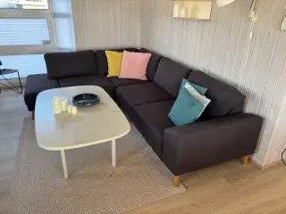 Hjørnesofa med bord