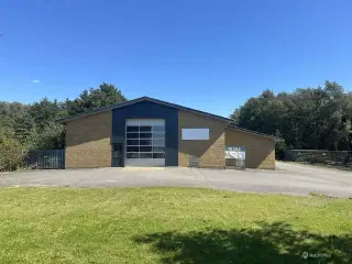 Velbeliggende industriejendom i Vejen udlejes!