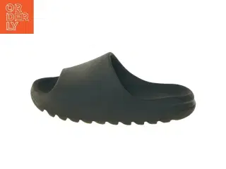 Sorte yeezy slippers (str. længde 30 cm) str 44