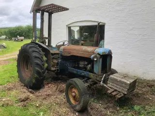 Ford med gaffeltruck