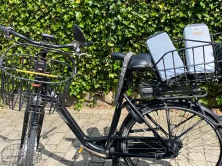 Batavus cykel, velholdt med ekstra udstyr.