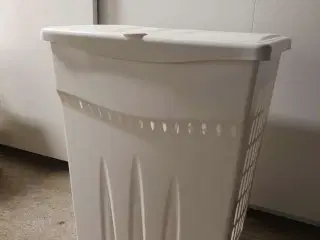 Vasketøjskurv af plast