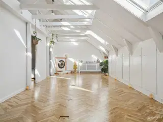 Flot kontor på Godhåbsvej 7. 3 sal Frederiksberg.