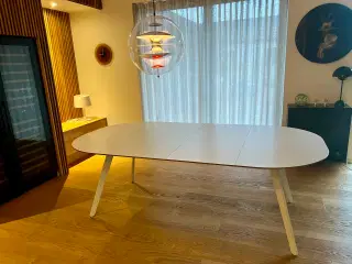 Boconcept spisebord med tillægsplader 