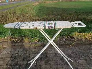 Strygebræt 60kr fh i Næstved