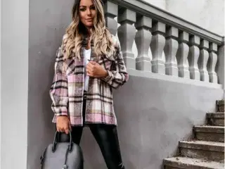  Jakke. Fleece Farve:lyserød m. grå print/38-40-42