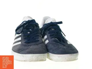 Sko fra Adidas (str. 36 2 streg 3)