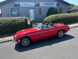 MGB MK II Roadster 1971 i smuk stand.!