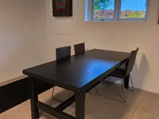 Spisebord i massiv fyrretræ - Sortmalet