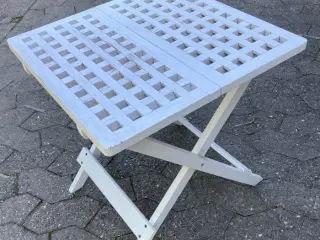 Klapbord – hvidmalet træ - fint lille bord
