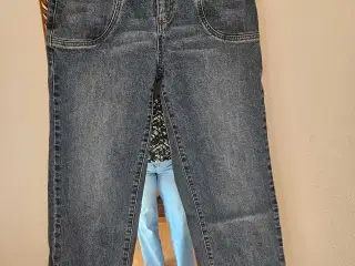 LÆKRER KRAFTIGE JEANS 