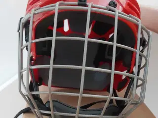 Bauer ishockeyhjelm. Str. Junior M/M. Passer til U