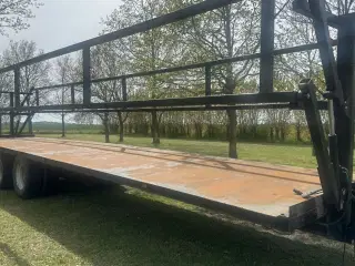 Scania 12 meter halmvogn med hydraulisk ræk.