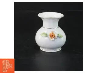 Porcelænsvase med blomsterdekoration (str. 7 cm)