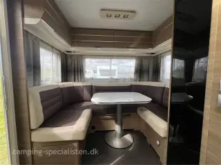2015 - Adria Adora 482 LU   2015 Adria Adora 482 LU - Se den nu hos Camping-Specialisten.dk