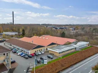 Klassisk murstensejendom med alsidige erhvervsmuligheder