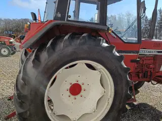IH 1055  Traktor Comfort hus