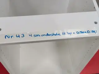 4 stk. usamlet underskabe H: 70,4 x B: 50 x D: 58,1 med 4 hylder