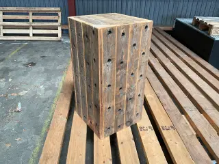 Podie/Pedistal i upcycled Træ