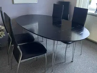Spisebord med 4 stole