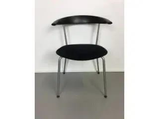 Efg bondo konferencestol med alcantara polstret sæde, grå stel, nymalet sort ryglæn med lille armlæn