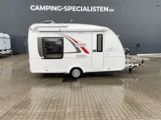 2015 - Bürstner Averso Plus 410 TS   Rigtig smart rejsevogn - Bürstner Averso Plus 410 TS fra 2015 - Kan nu opleves hos Camping-Specialisten i Silkeborg