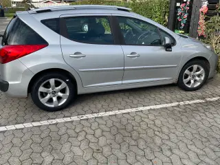 Pæn Peugeot 207