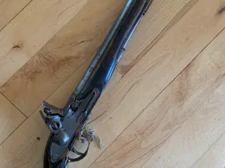 Antik pistol. 