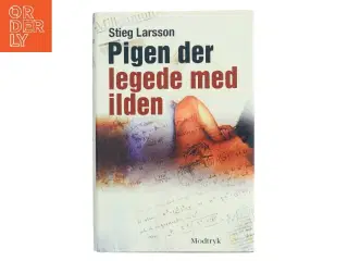 Pigen der legede med ilden af Stieg Larsson (Bog)