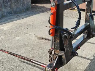 - - - Storballespyd m/EURO beslag Med hydraulisk opklap