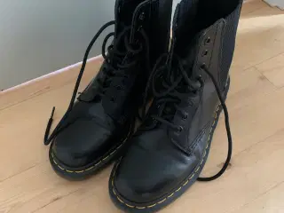 Dr.  Martens støvler